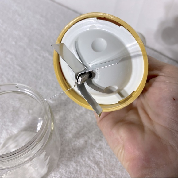 Vintage Androck Canada Glass Food Chopper W MCM Harvest Gold Lid - Picture 4 of 12